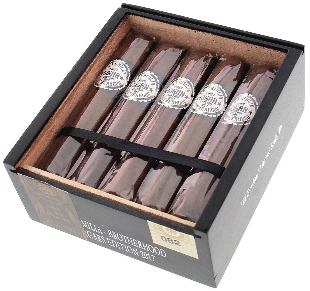 Vegas Santiago Heritage La Familia Brotherhood Robusto 10er offen