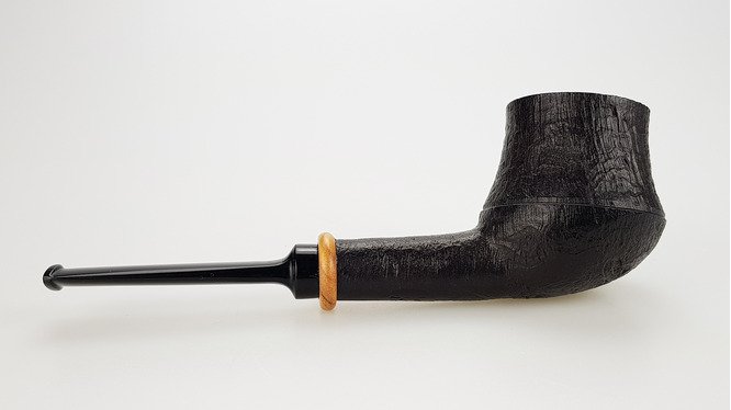 Bulldog mit Olivenholzring rechts