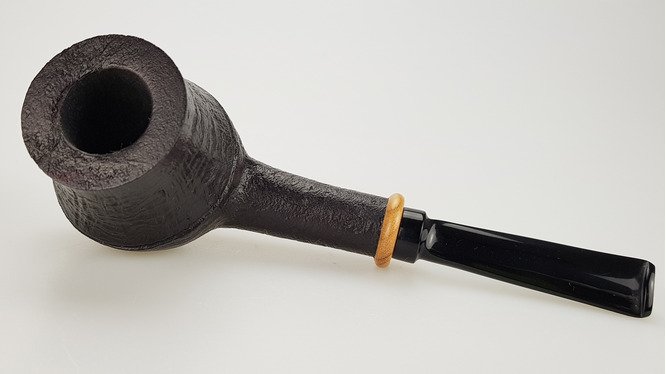 Bulldog mit Olivenholzring oben