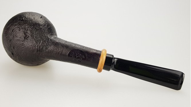 Bulldog mit Olivenholzring unten