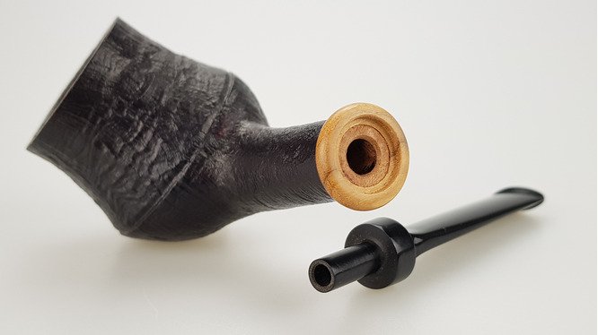 Bulldog mit Olivenholzring offen