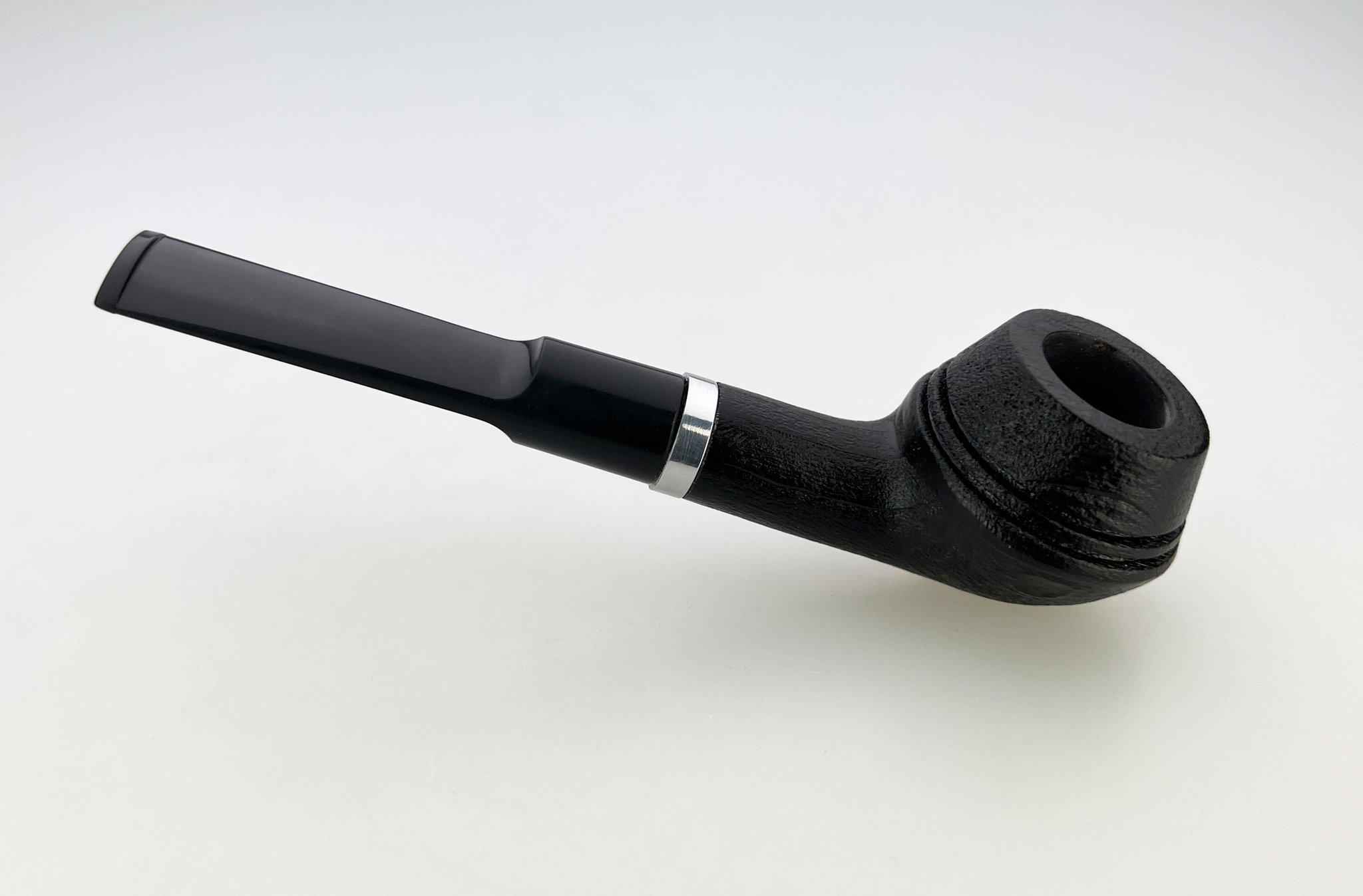 Anton Pipes Ahorn (Maple) Pfeifen Bull Cap Black sandblast