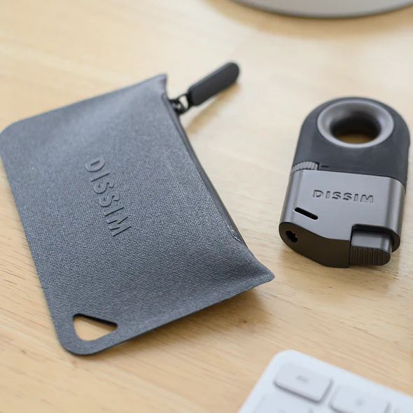 Dissim Feuerzeugetui grau (ZC-GRY) Stimmungsbild 1