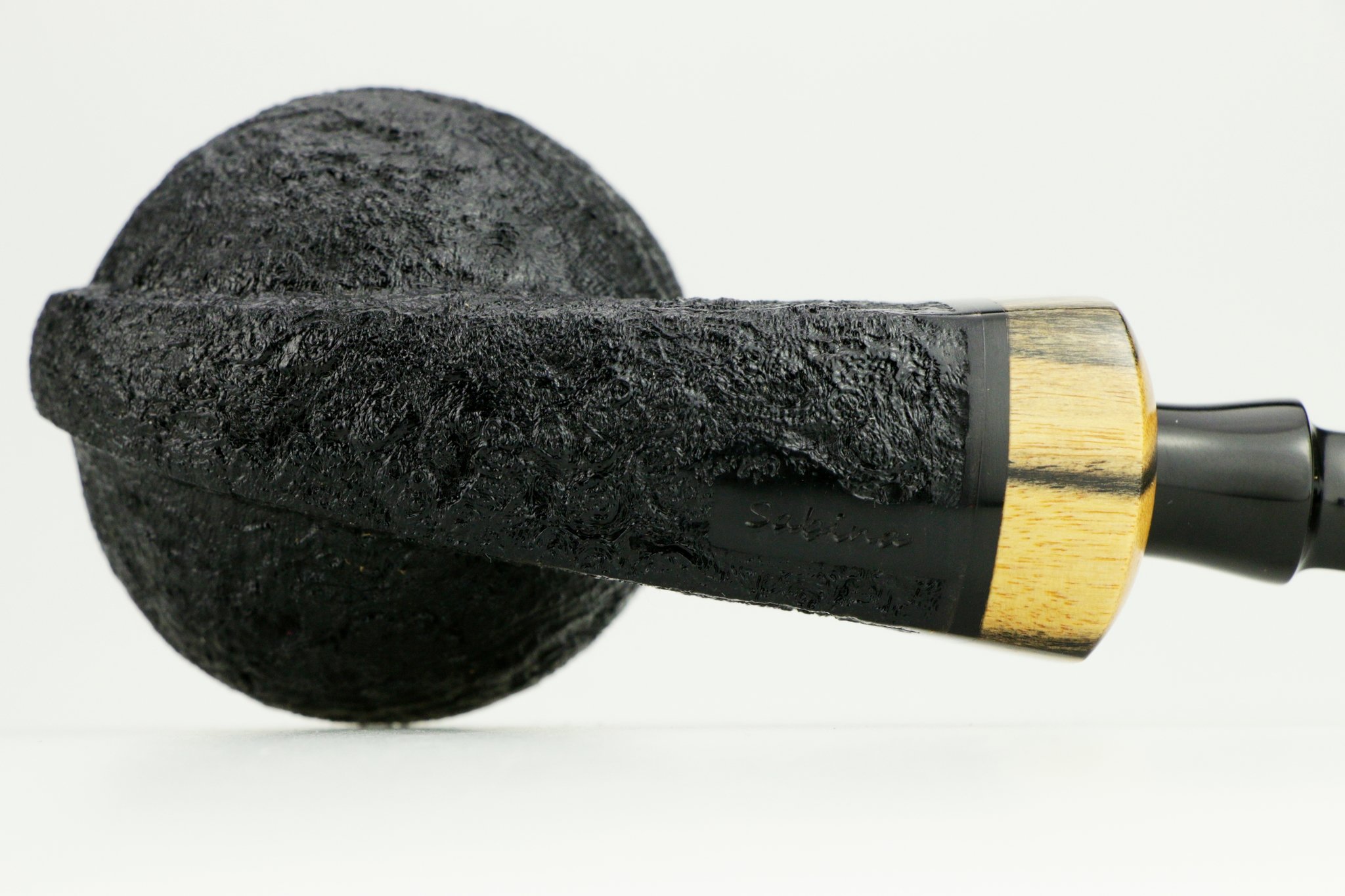 Sabina_Pipes_Sandblasted_Bent_Apple_with_Black_and_White_Ebony_04