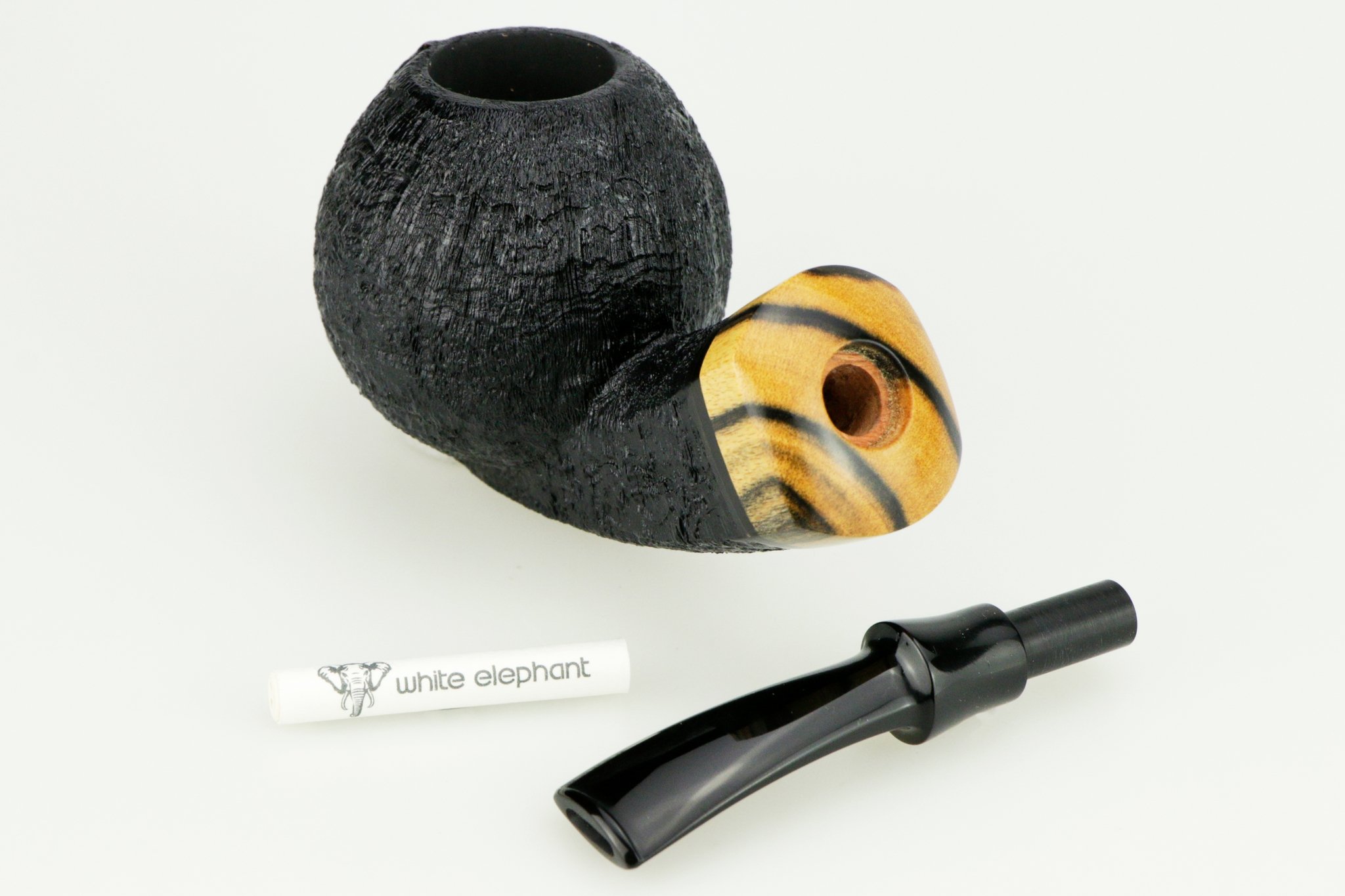 Sabina_Pipes_Sandblasted_Bent_Apple_with_Black_and_White_Ebony_05