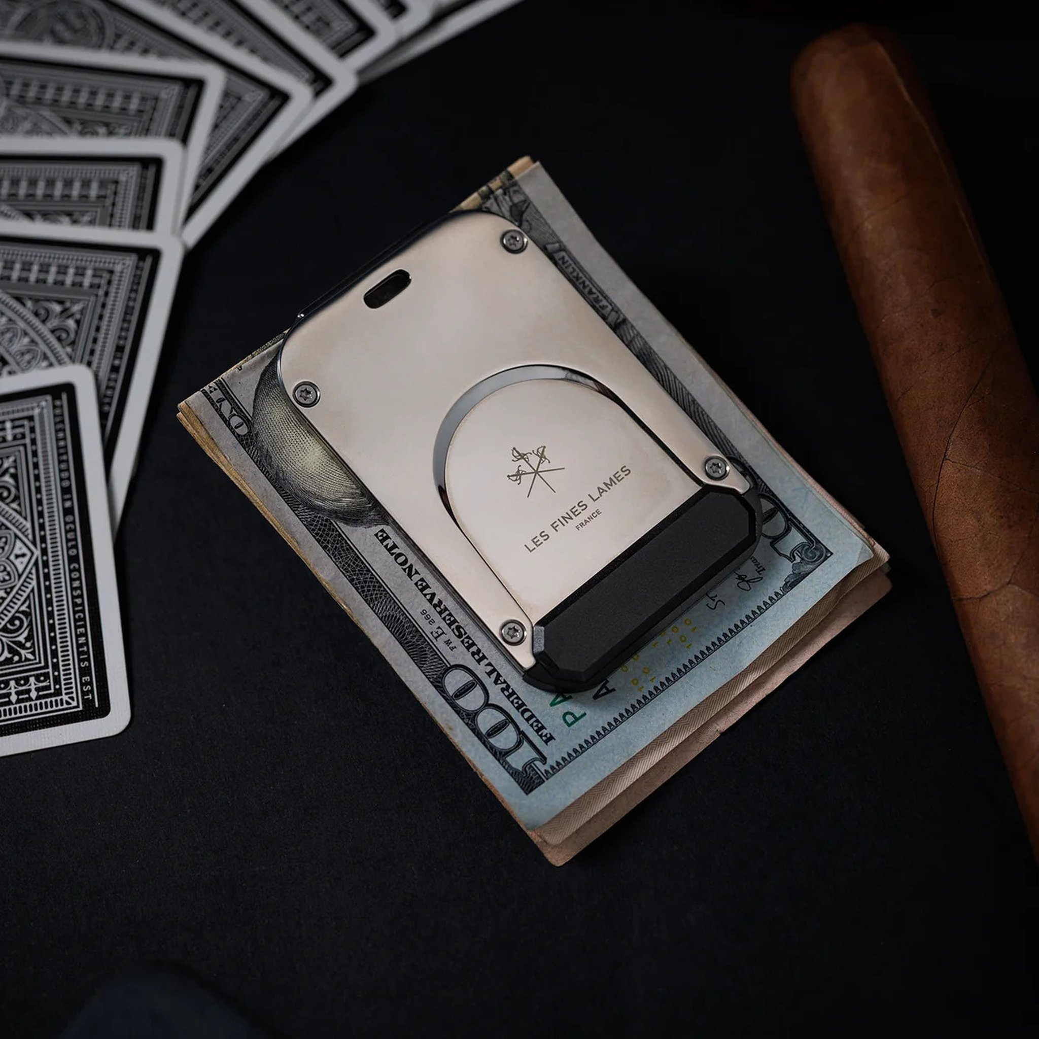 T135 Clip Schwarz (ohne Kette)_05