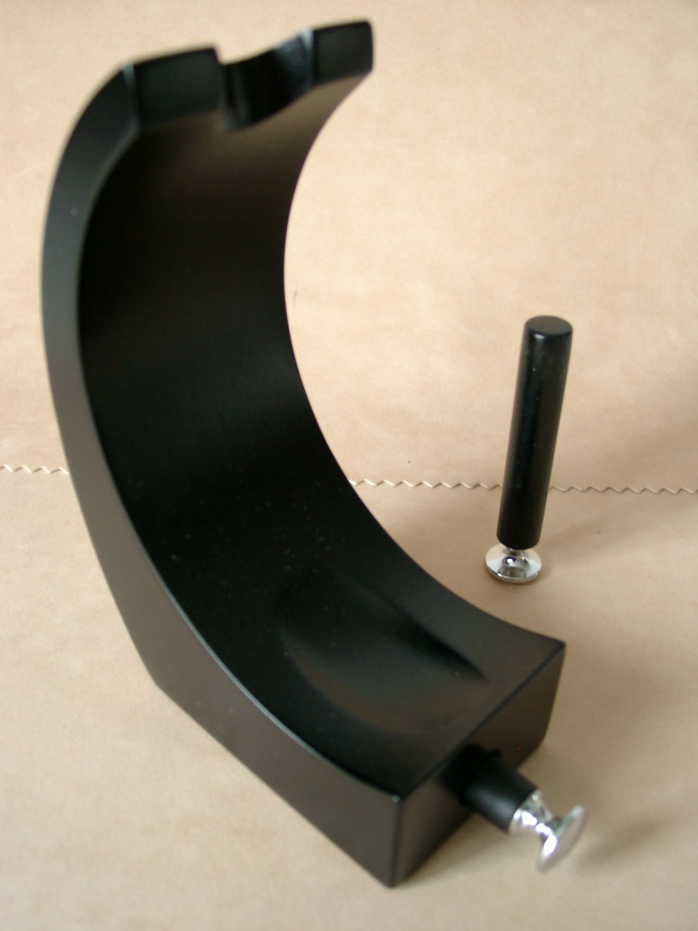 Guy Janot 1er Ständer Halbmond schwarz mit Stopfer 7110 1er Ständer Halbmond s