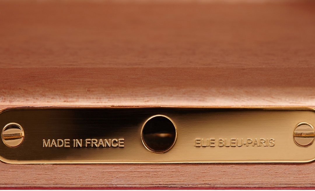 Elie Bleu Collection Medailles Humidor für 120 Zigarren mit einer Sykomore Maserung in grau Detailb